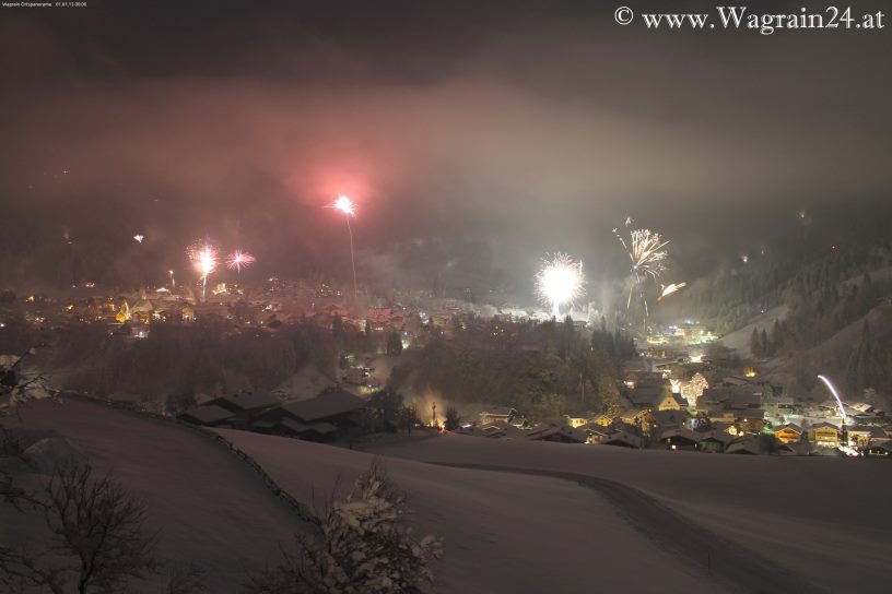 Feuerwerk Ortsblick Wagrain 09 Silvester 2013-14