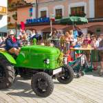 Ellmauthaler Willi mit Traktor beim Kürbisfest in Wagrain