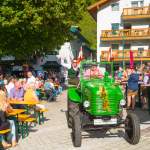 Bacher Heini mit Oldtimer-Traktor beim Kürbisfest in Wagrain