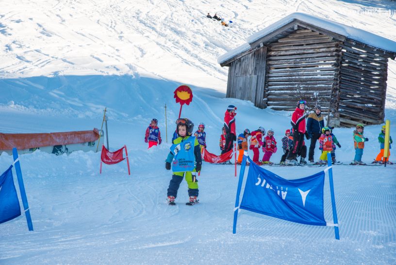 Kids beim Abschlussrennen - Kinder-Skikurs Wagrain