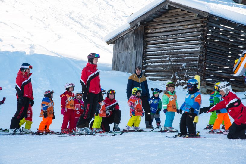 Kinder beim Abschlussrennen des Skikurs Wagrain