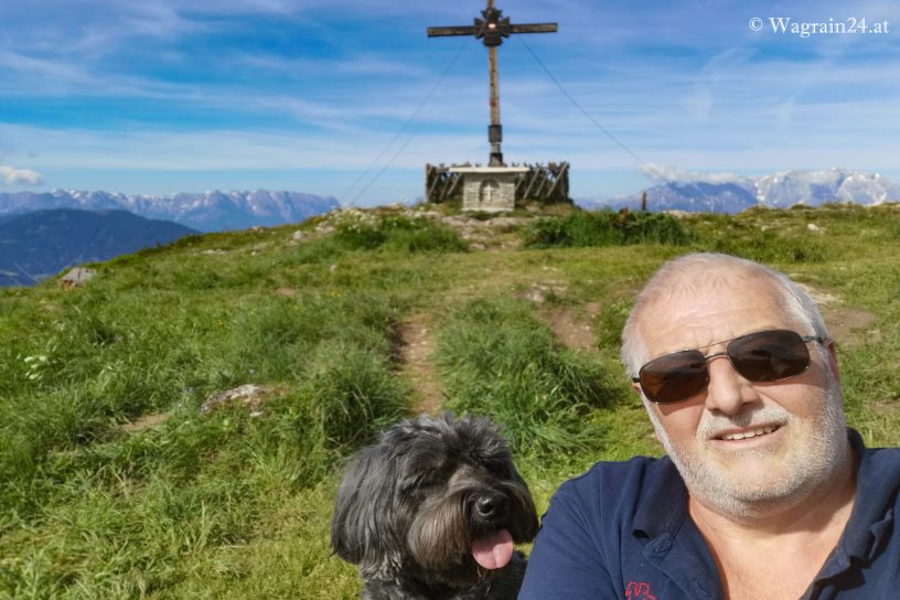 Selfi mit Hund am Sonntagskogel
