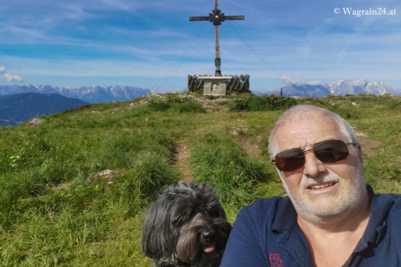 Selfi mit Hund am Sonntagskogel