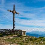Der Gipfel mit Kreuz am Sonntagskogel