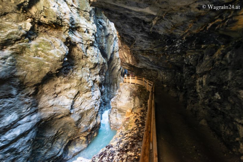 Weg entlang der Felsen - Liechtensteinklamm